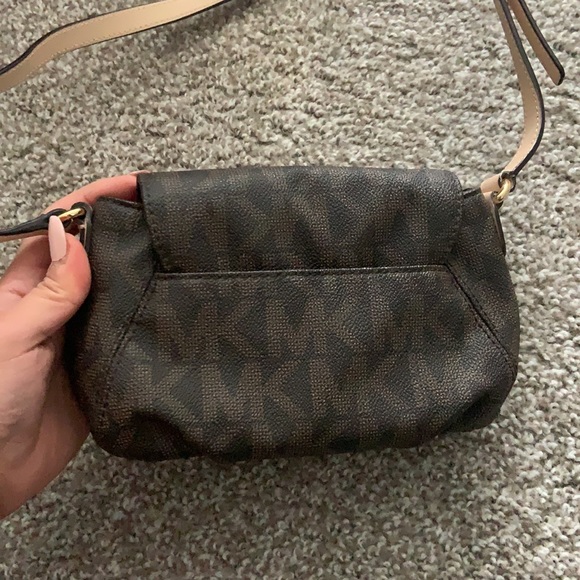 Michael Kors small crossbody- used - Picture 4 of 7